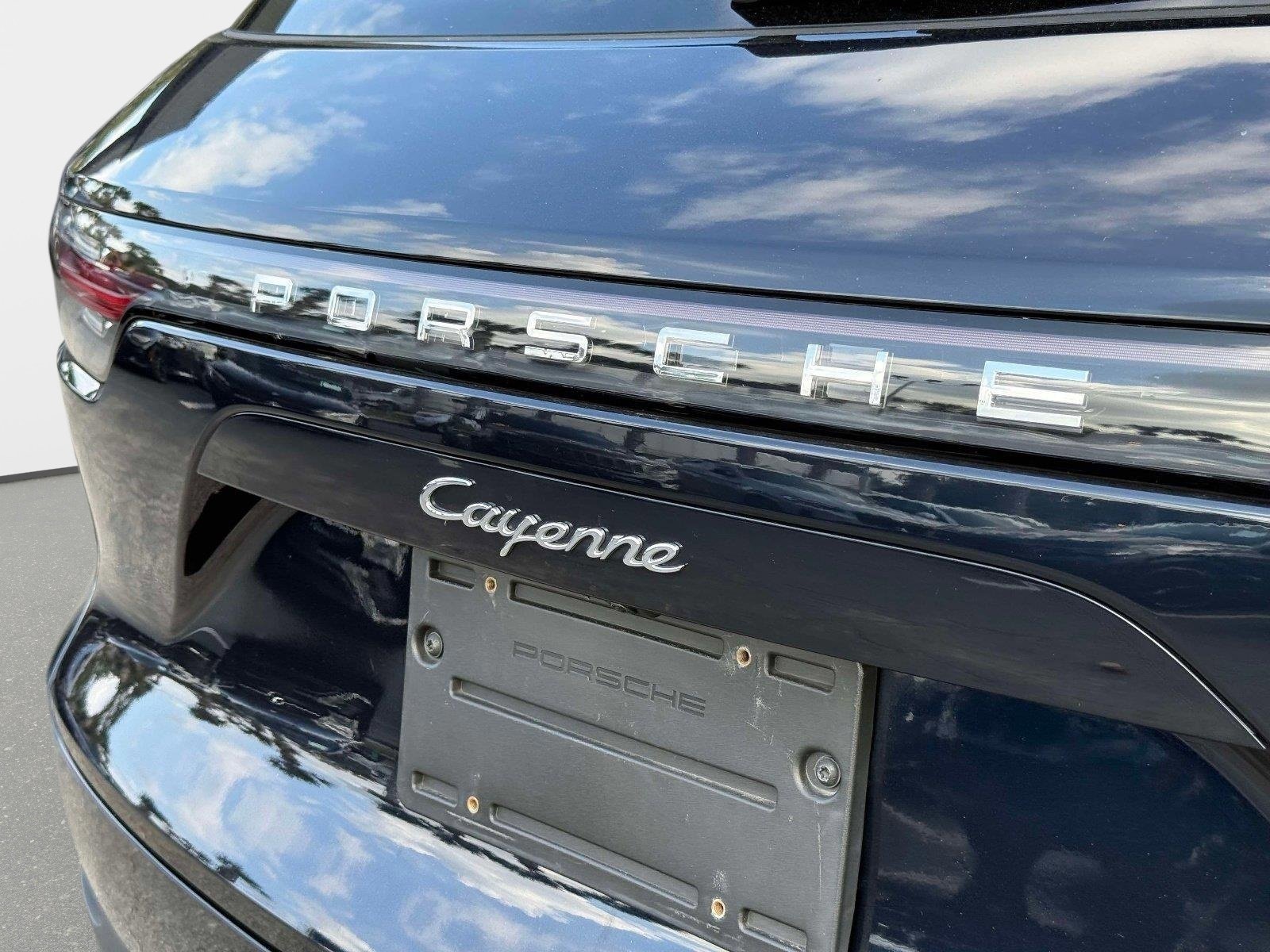 Used 2022 Porsche Cayenne w/ Premium Package image 25