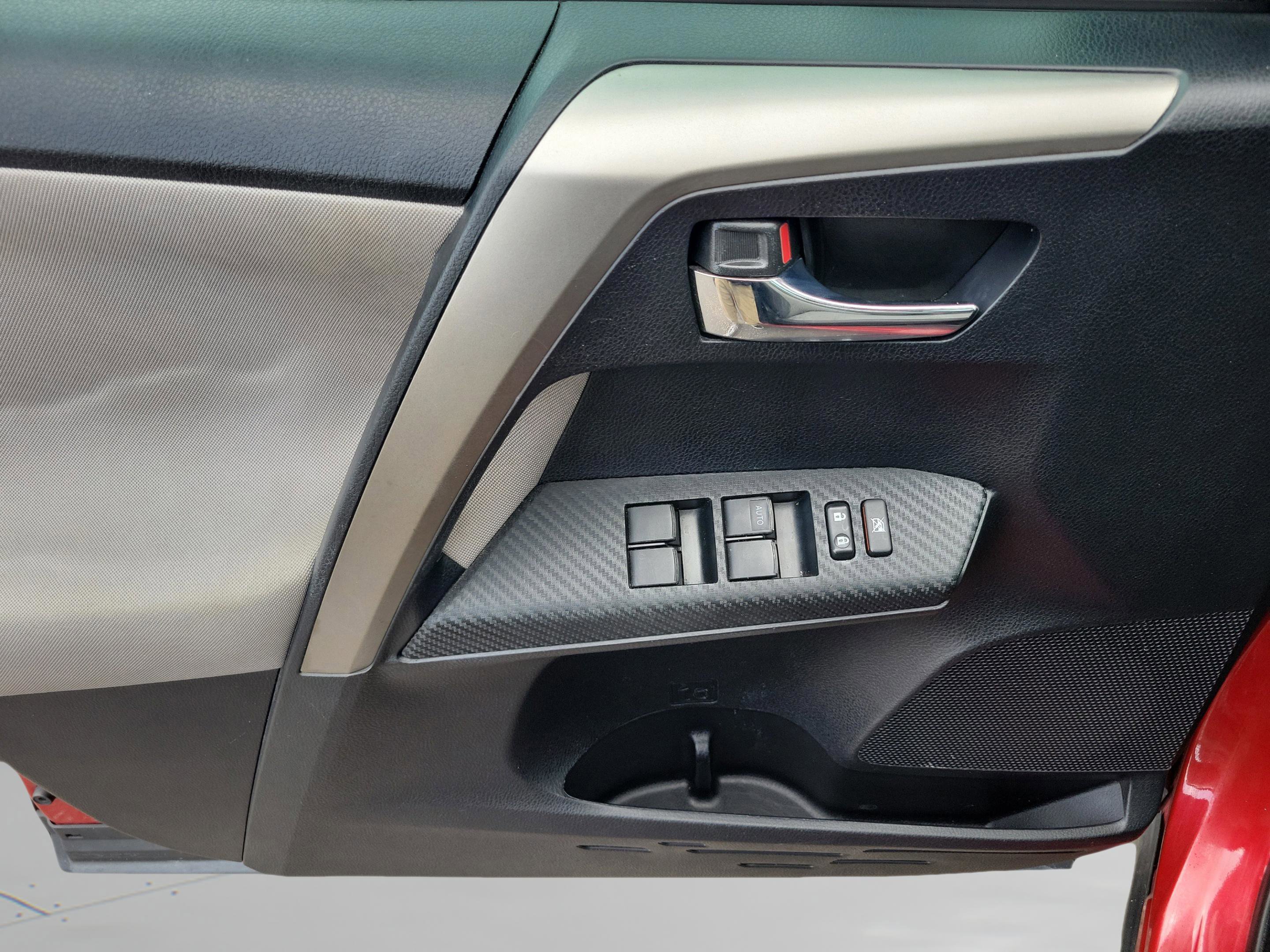 Used 2015 Toyota RAV4 XLE image 25