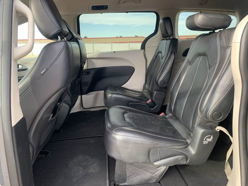 Used 2022 Chrysler Pacifica Touring-L image 23