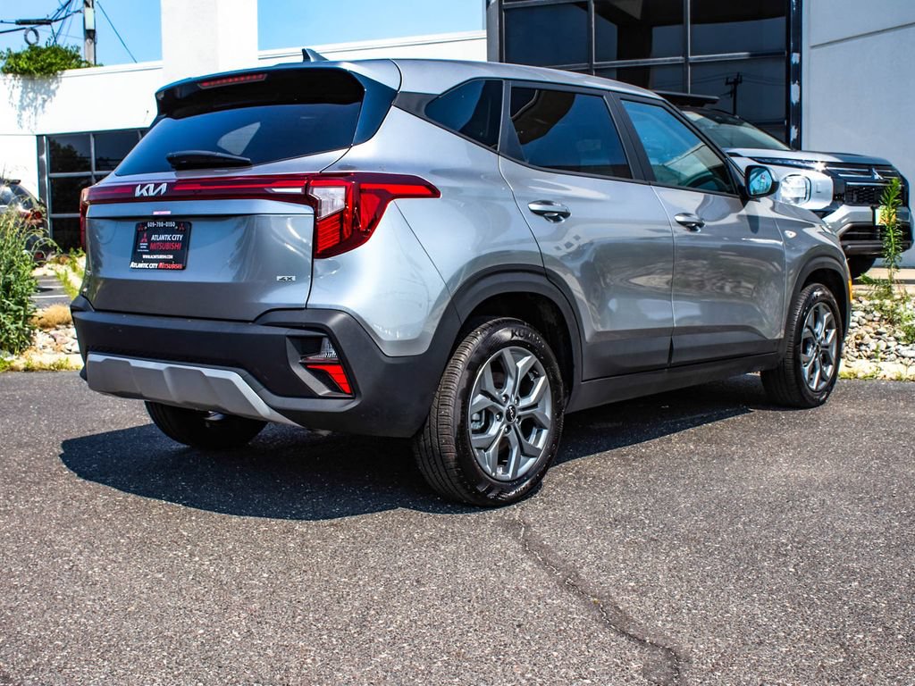 Used 2025 Kia Seltos LX AWD/4WD image 6