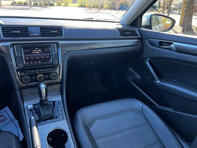 Used 2018 Volkswagen Passat 2.0T SE FWD image 28