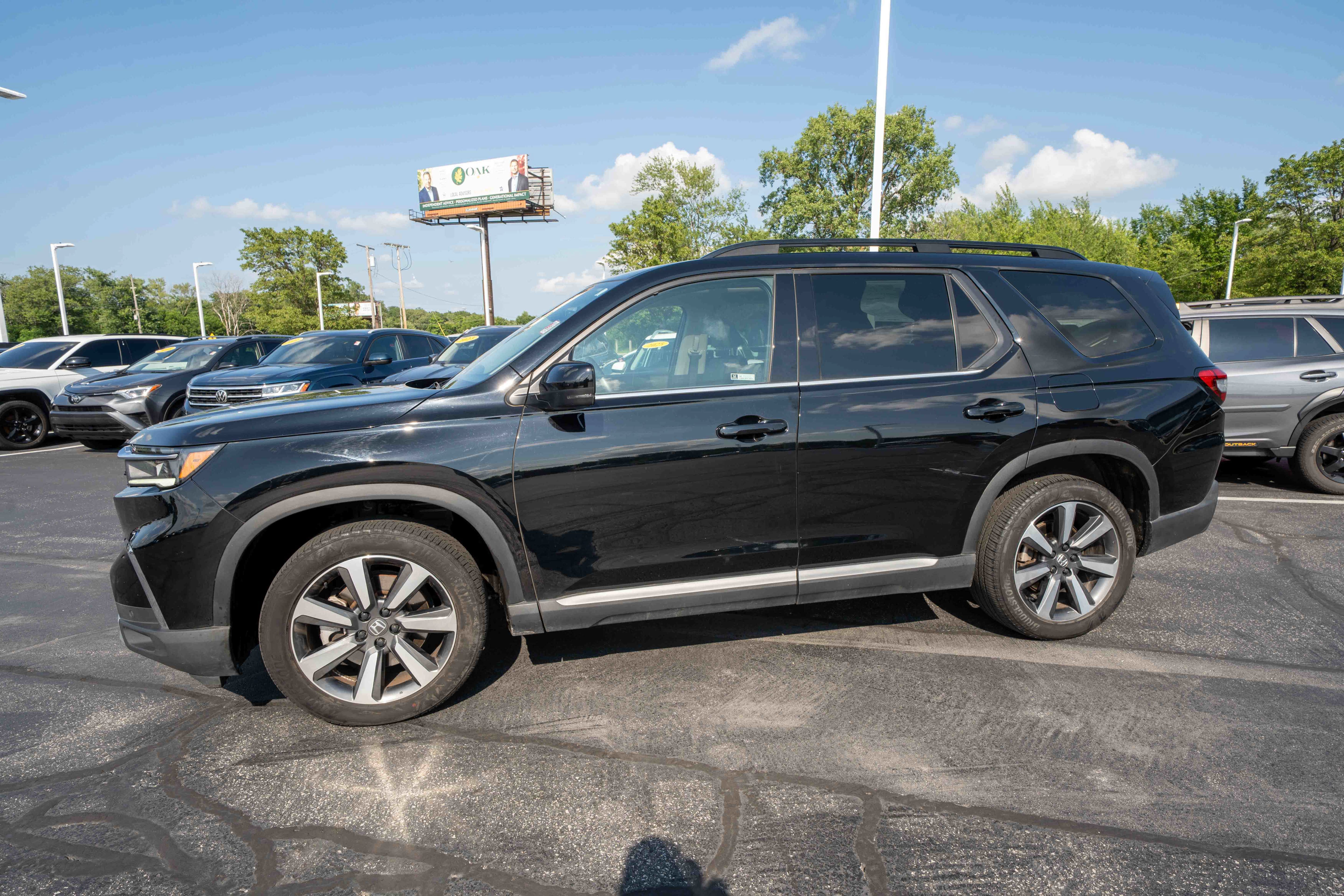 Used 2024 Honda Pilot Touring image 3