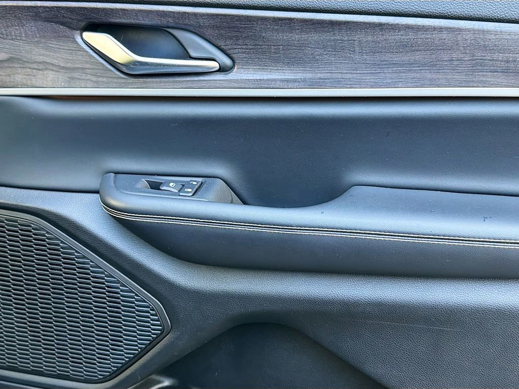 Used 2023 Jeep Grand Cherokee L Limited image 33