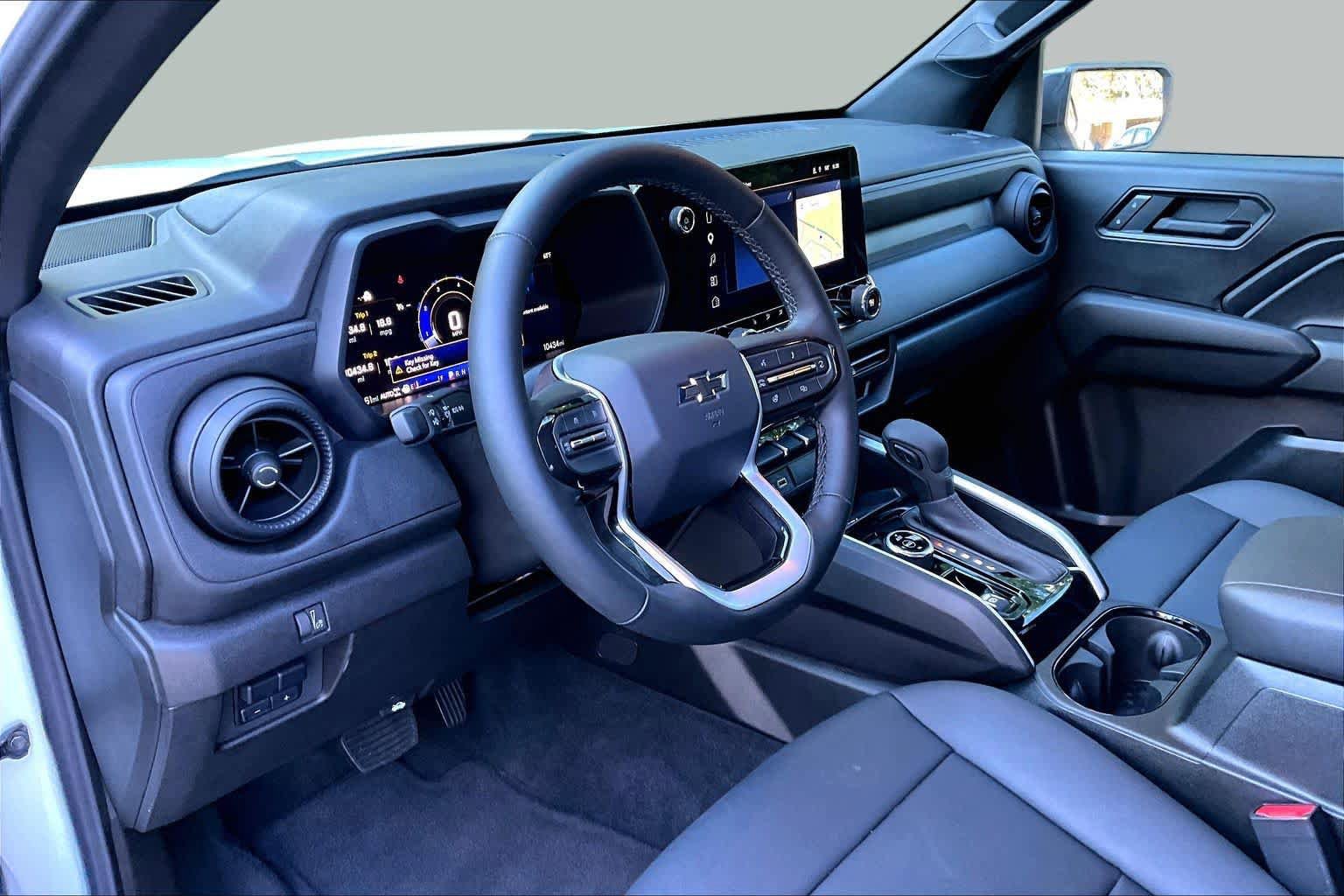 Used 2025 Chevrolet Colorado Trail Boss AWD/4WD image 18