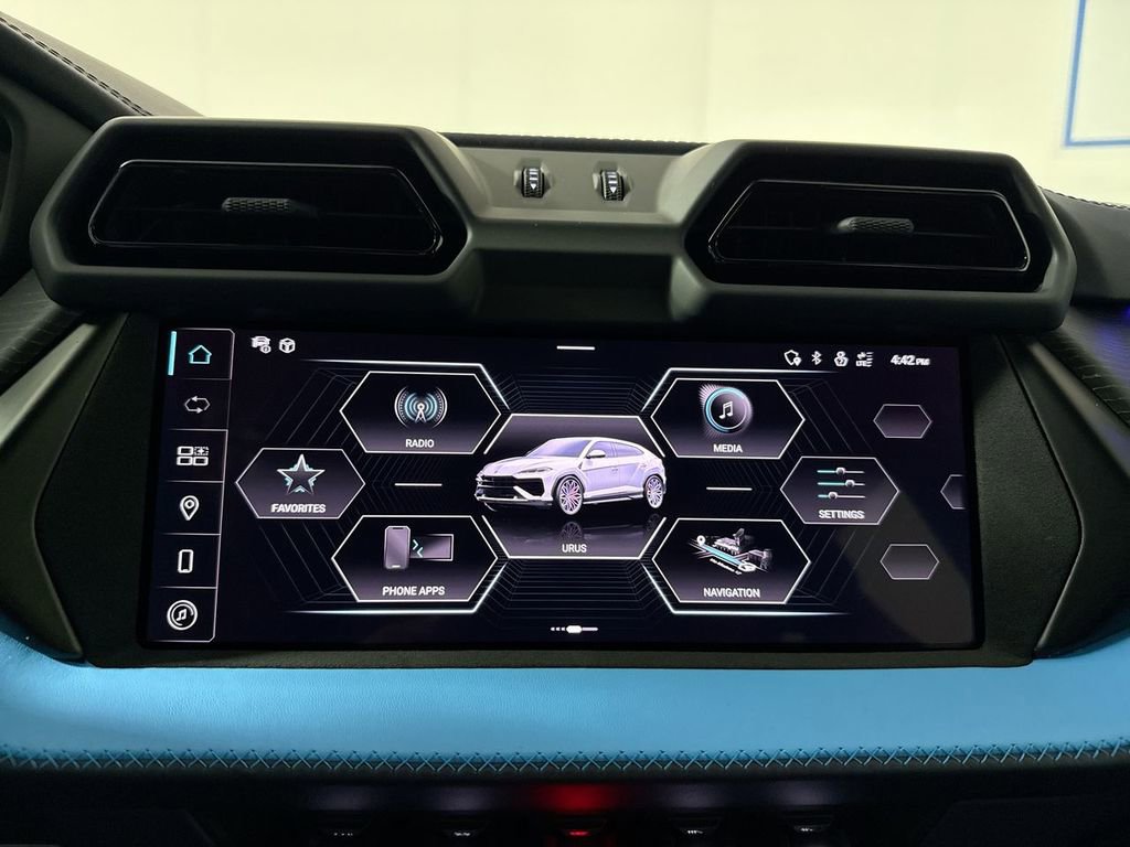 Used 2025 Lamborghini Urus SE AWD/4WD image 36