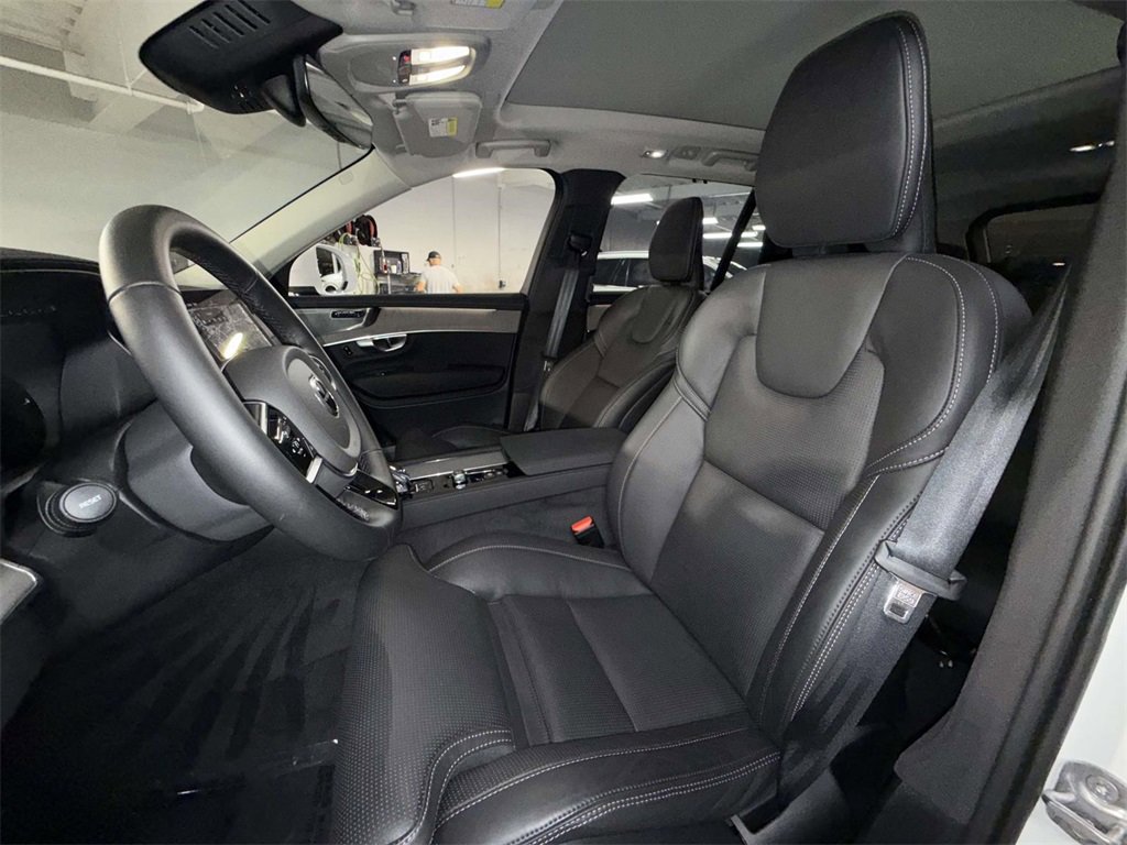 Used 2025 Volvo XC90 T8 Plus image 2