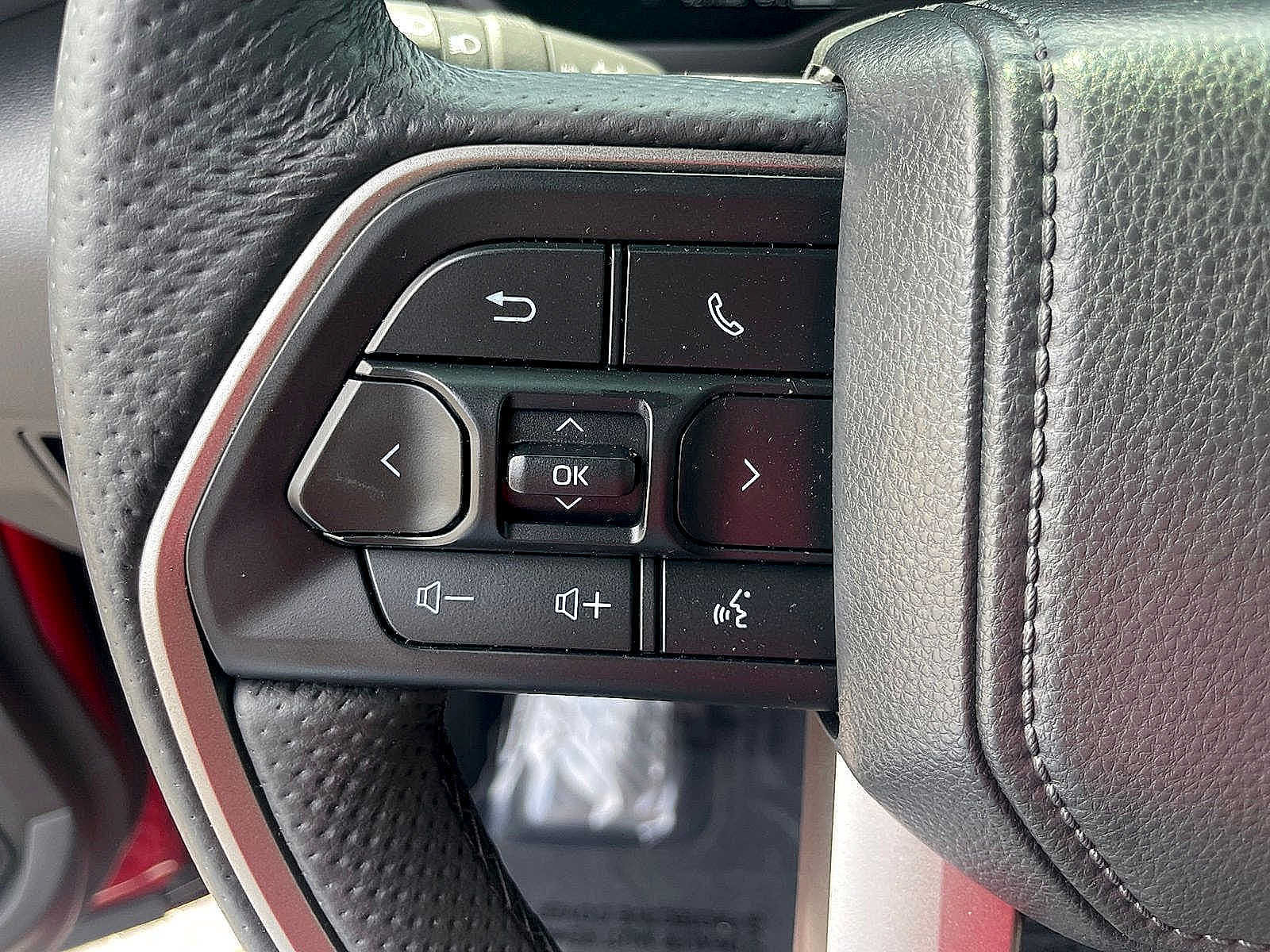 Used 2025 Toyota Tundra Limited AWD/4WD image 14