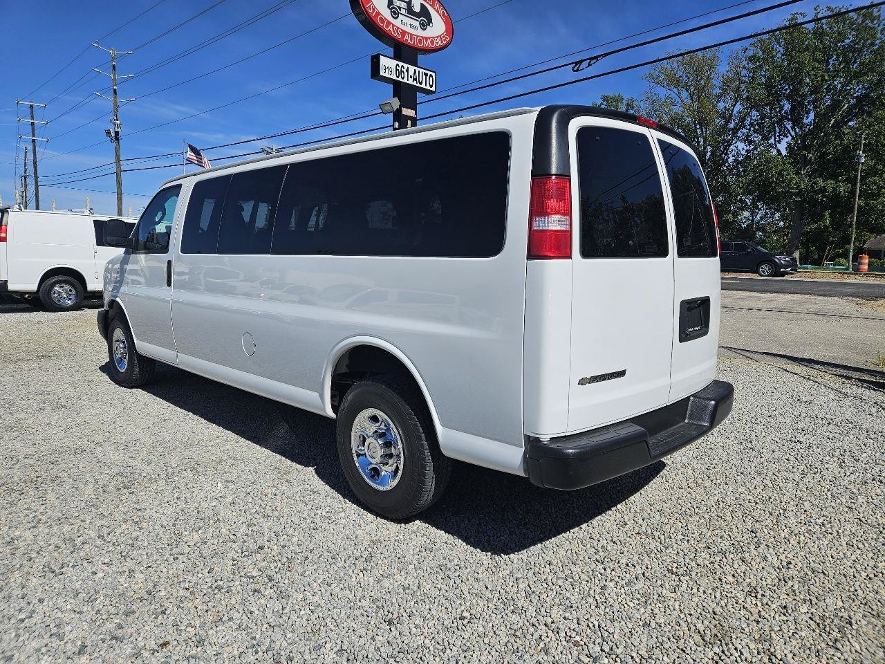 Used 2019 Chevrolet Express 3500 LS RWD image 3