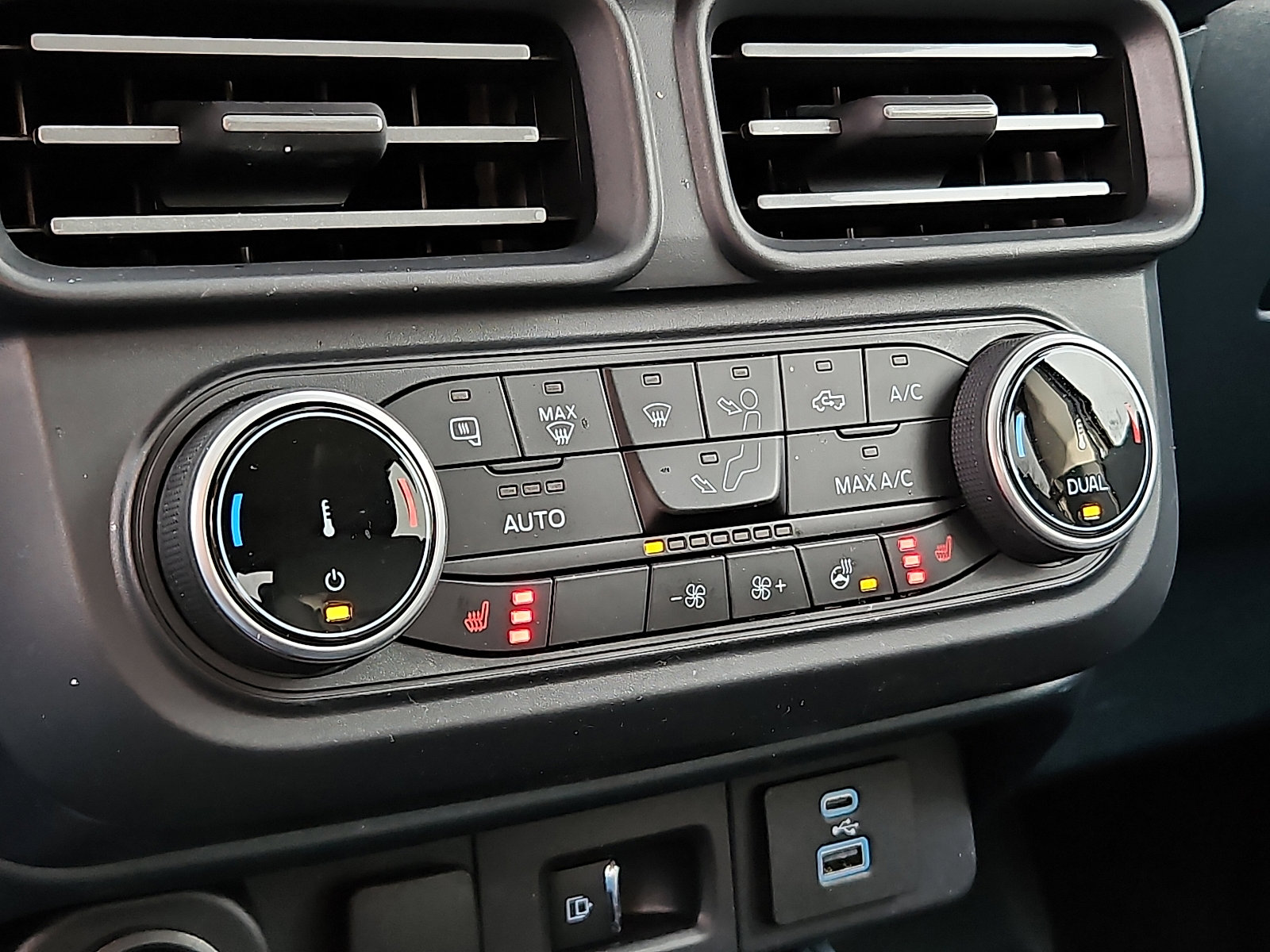 Used 2024 Ford Maverick Lariat w/ Black Appearance Package image 15