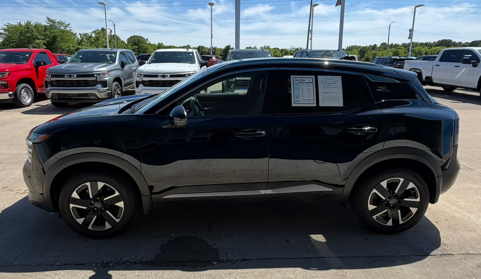 Used 2025 Nissan Kicks SR AWD/4WD image 3
