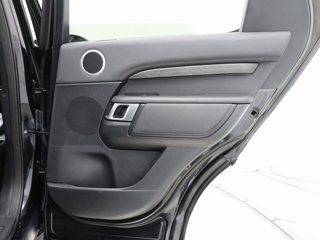 Used 2020 Land Rover Discovery HSE image 46