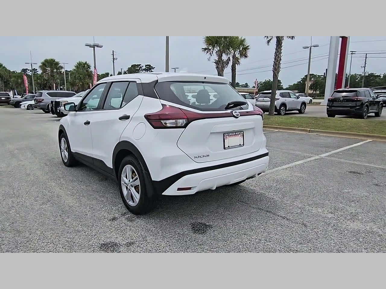Used 2021 Nissan Kicks S FWD image 29