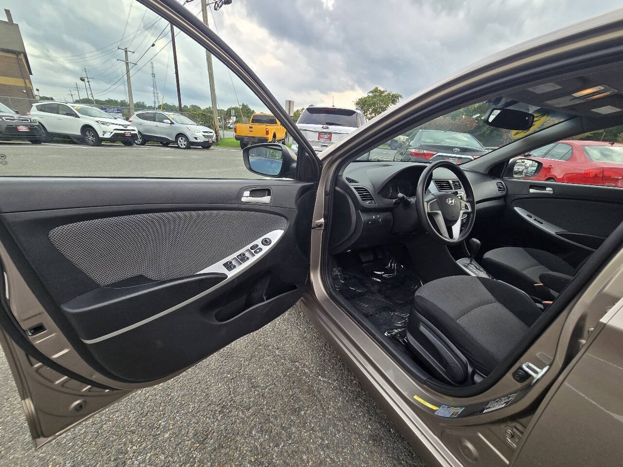 Used 2013 Hyundai Accent GS FWD image 17