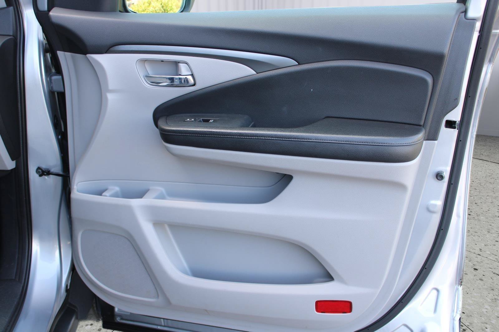 Used 2016 Honda Pilot EX image 40