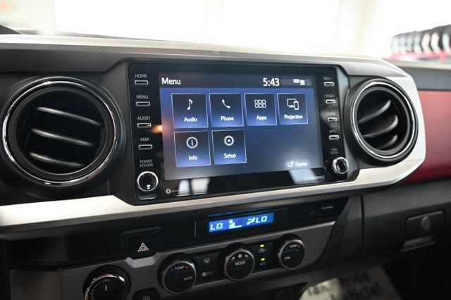 Used 2022 Toyota Tacoma SR5 AWD/4WD image 17