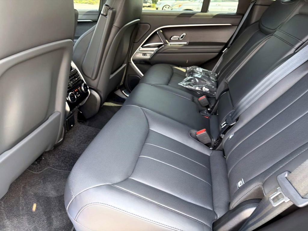 New 2026 Land Rover Range Rover SE AWD/4WD image 13