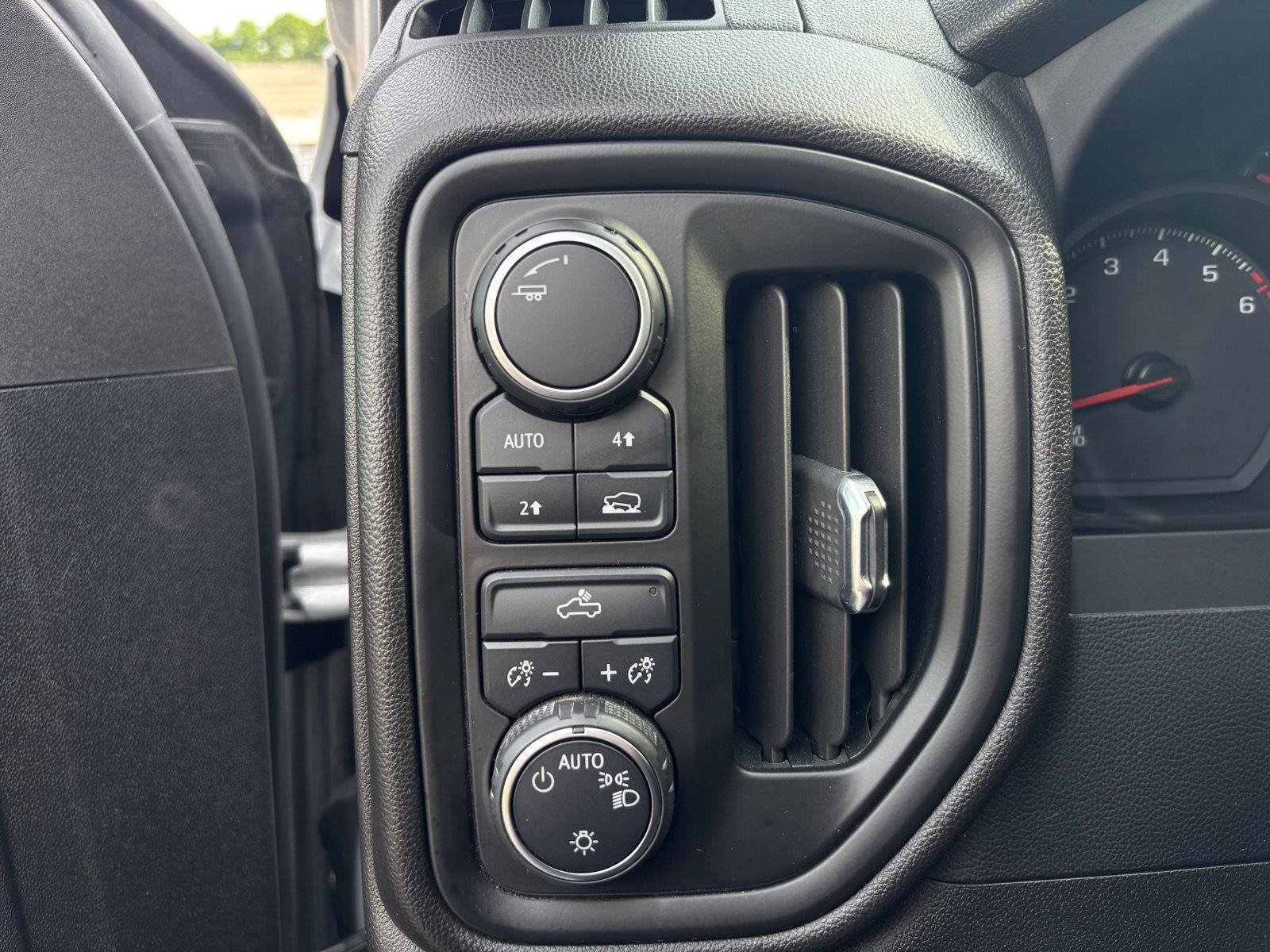 Certified 2022 Chevrolet Silverado 1500 Custom AWD/4WD image 14