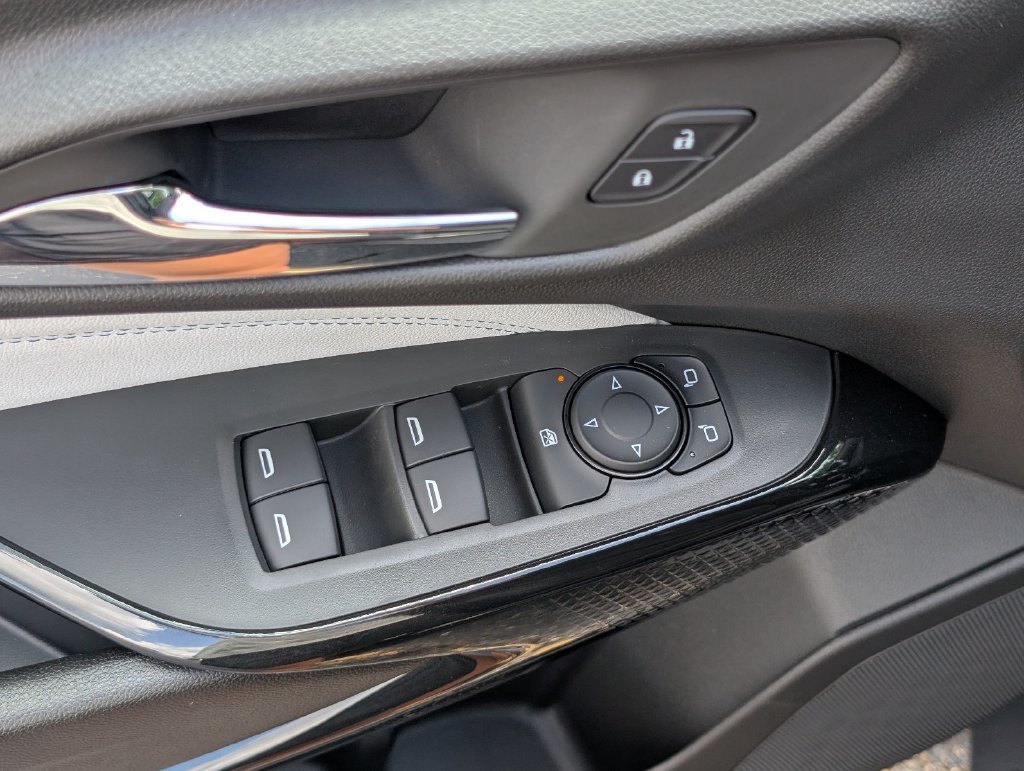 New 2026 Chevrolet Trax LT w/ LT Convenience Package FWD image 16
