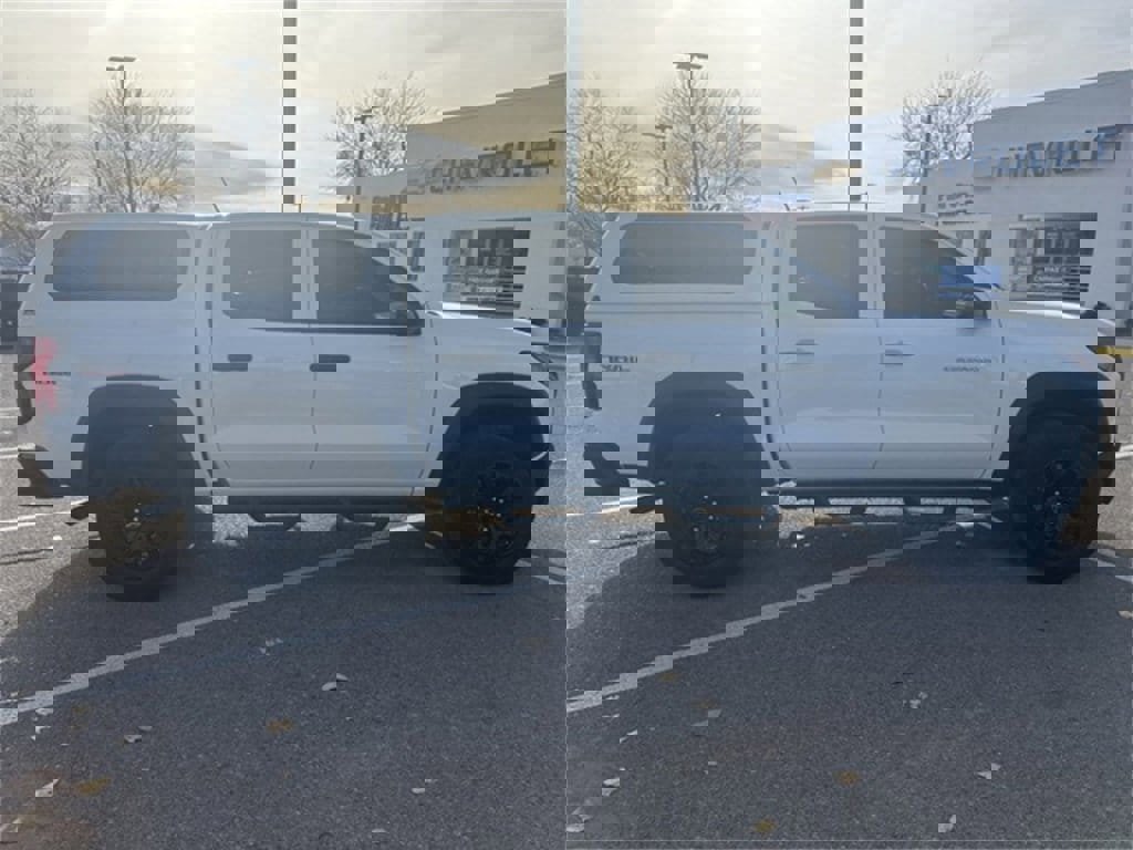 Certified 2024 Chevrolet Colorado Trail Boss w/ Advanced Trailering Package image 2