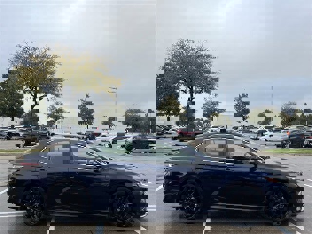 Used 2022 Toyota Camry XSE image 3