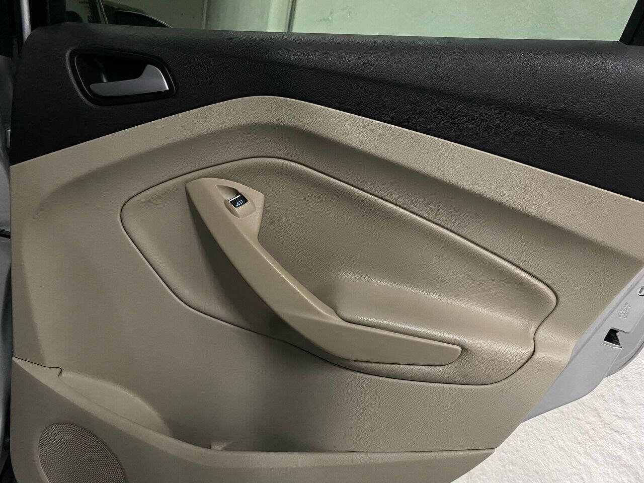 Used 2013 Ford C-MAX SE image 25