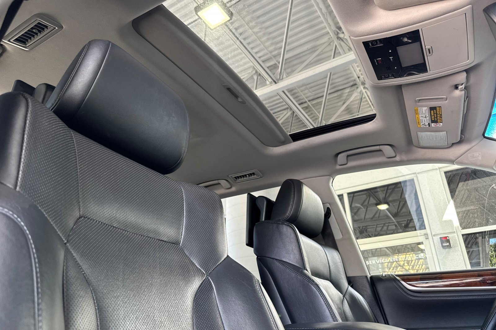 Used 2017 Lexus LX 570 4WD w/ Luxury Package image 22