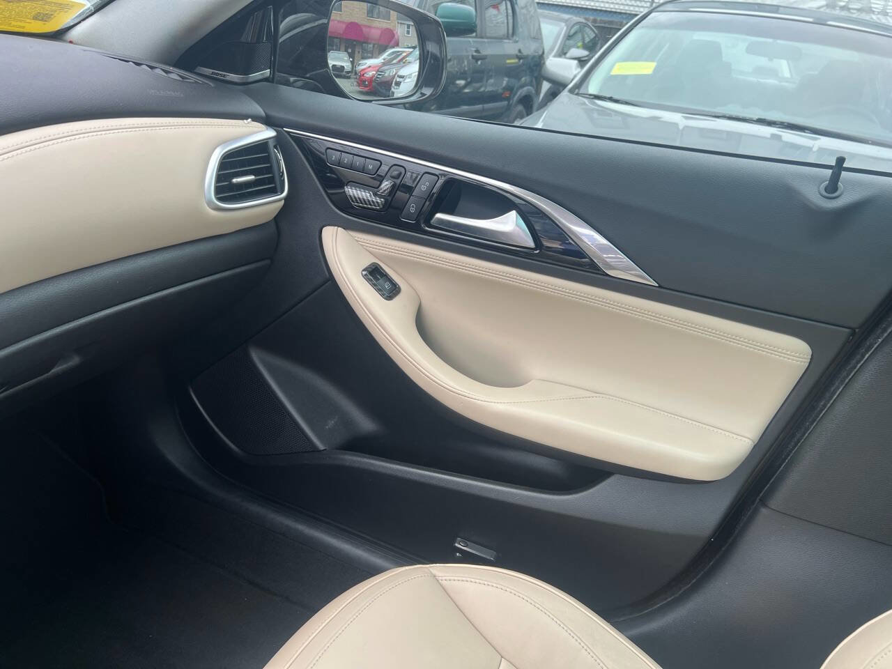 Used 2018 INFINITI QX30 Premium image 18