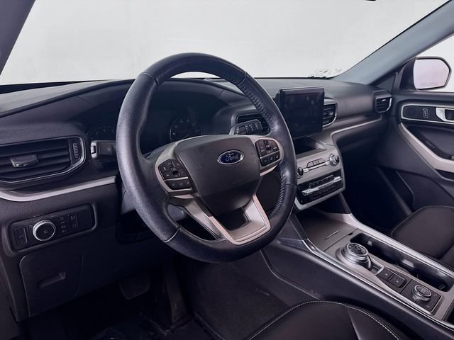 Certified 2022 Ford Explorer XLT w/ Equipment Group 202A image 9