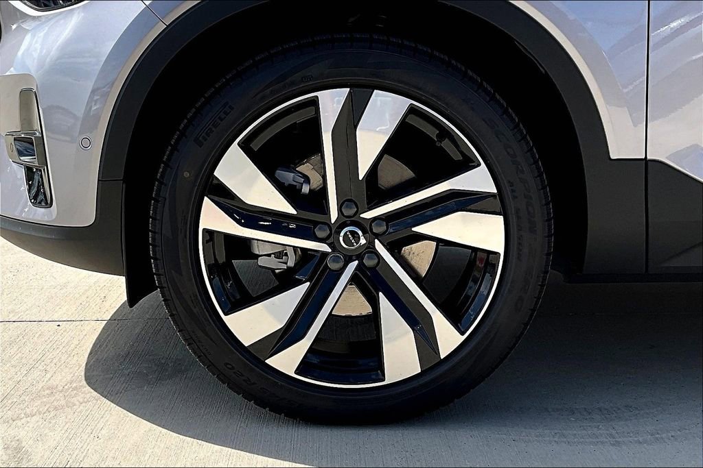 New 2026 Volvo XC40 B5 Ultra w/ Protection Package Premier image 25