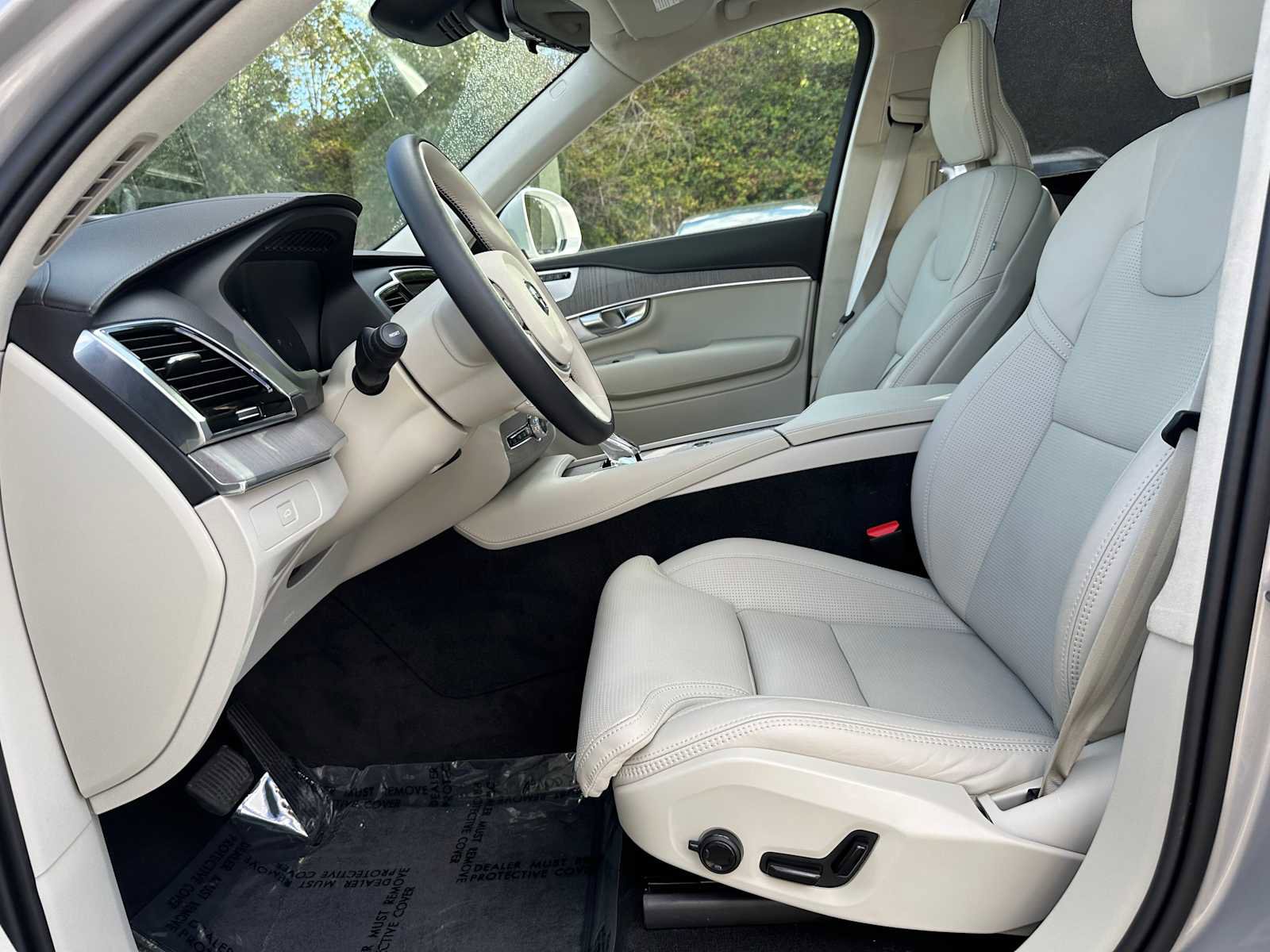 Used 2025 Volvo XC90 B6 Ultra w/ Lounge Package image 23