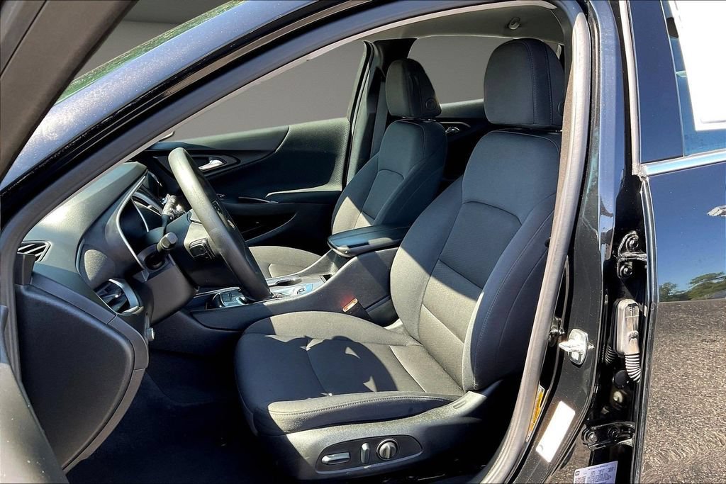 Used 2025 Chevrolet Malibu LT FWD image 24