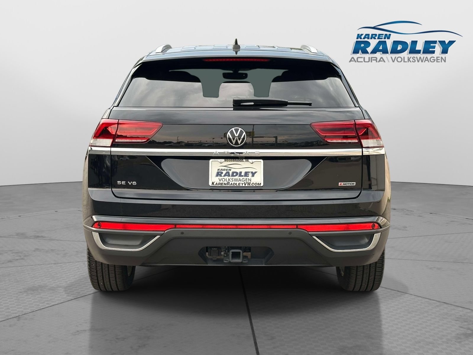 Certified 2020 Volkswagen Atlas Cross Sport SE w/ Towing Package AWD/4WD image 3