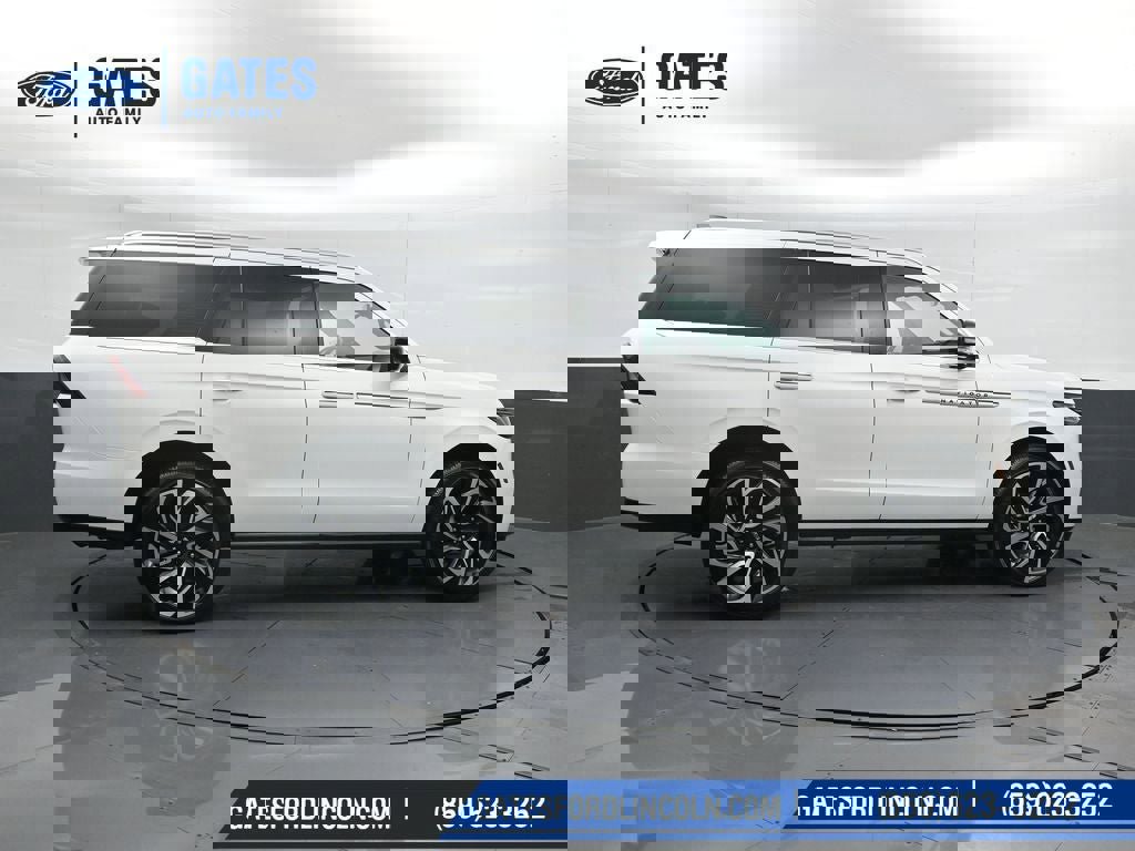 New 2026 Lincoln Navigator Reserve image 3