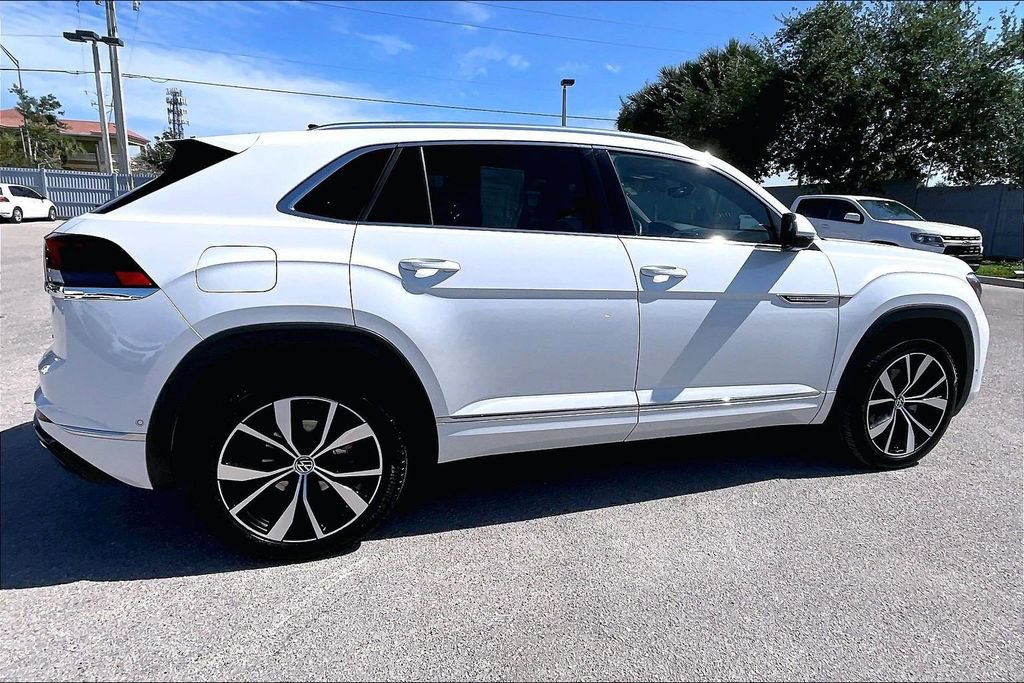Certified 2024 Volkswagen Atlas Cross Sport SEL Premium R-Line AWD/4WD image 4