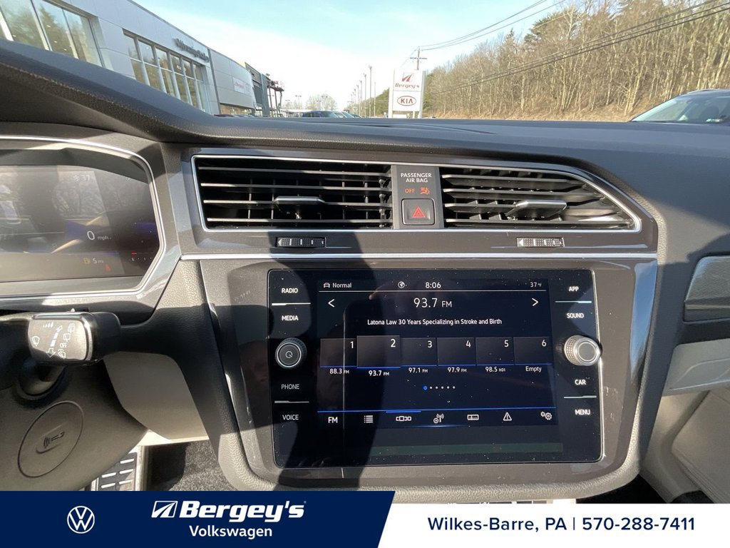 Used 2024 Volkswagen Tiguan SE R-Line AWD/4WD image 17