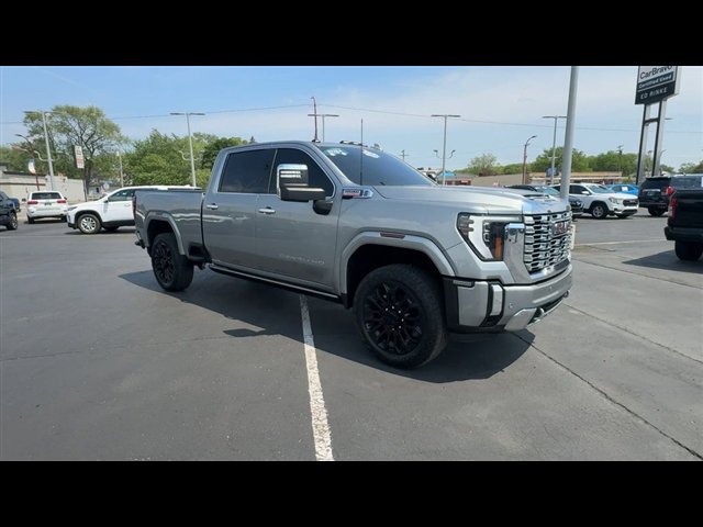 Used 2024 GMC Sierra 2500 Denali w/ Technology Package AWD/4WD image 2
