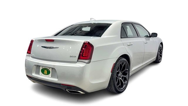 Used 2019 Chrysler 300 Touring w/ Sport Appearance Package image 2