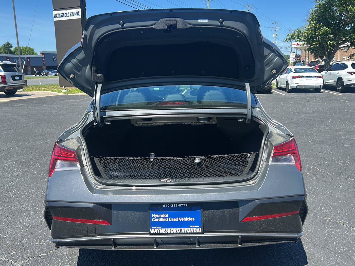 Certified 2025 Hyundai Elantra Limited FWD image 7