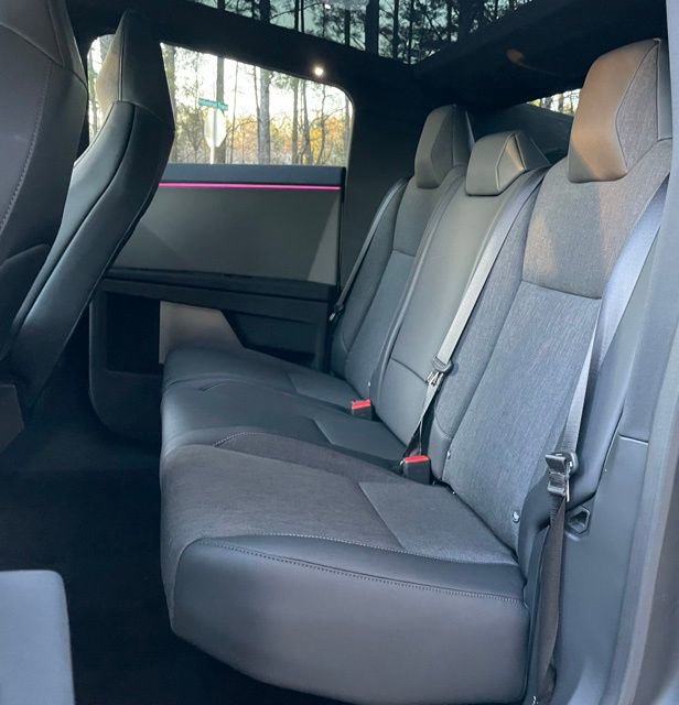 Used 2025 Tesla Cybertruck 2WD Crew Cab image 16