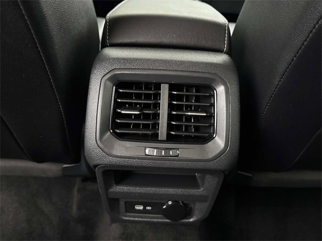 Used 2024 Volkswagen Tiguan SE image 13