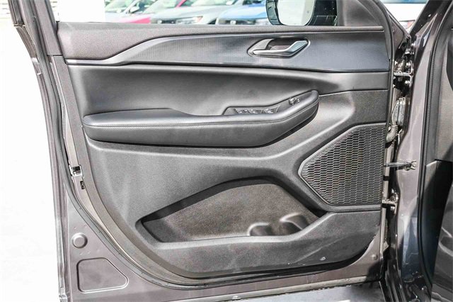 Used 2023 Jeep Grand Cherokee L Laredo image 24