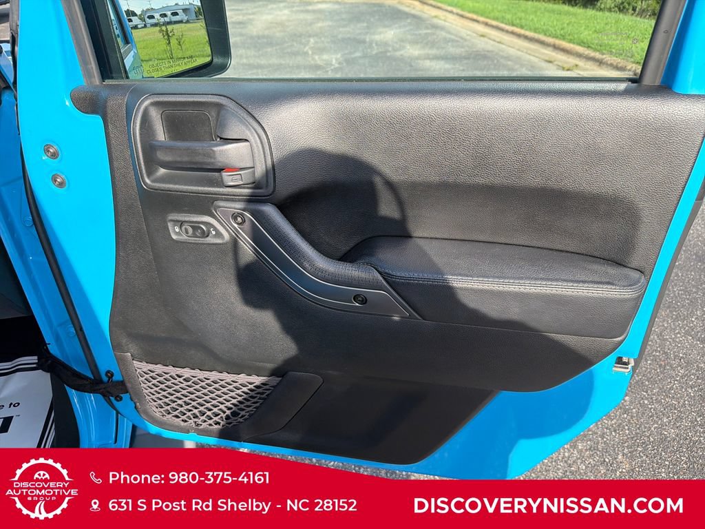 Used 2018 Jeep Wrangler Unlimited Sahara AWD/4WD image 35