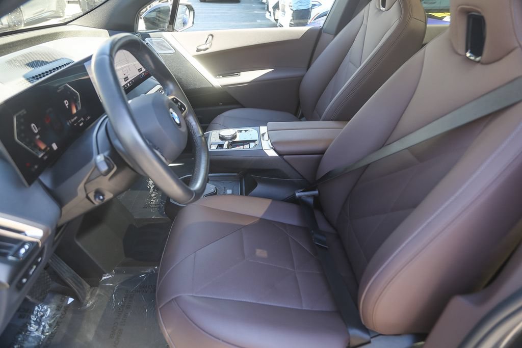 Used 2026 BMW iX xDrive45 w/ Premium Package AWD/4WD image 13