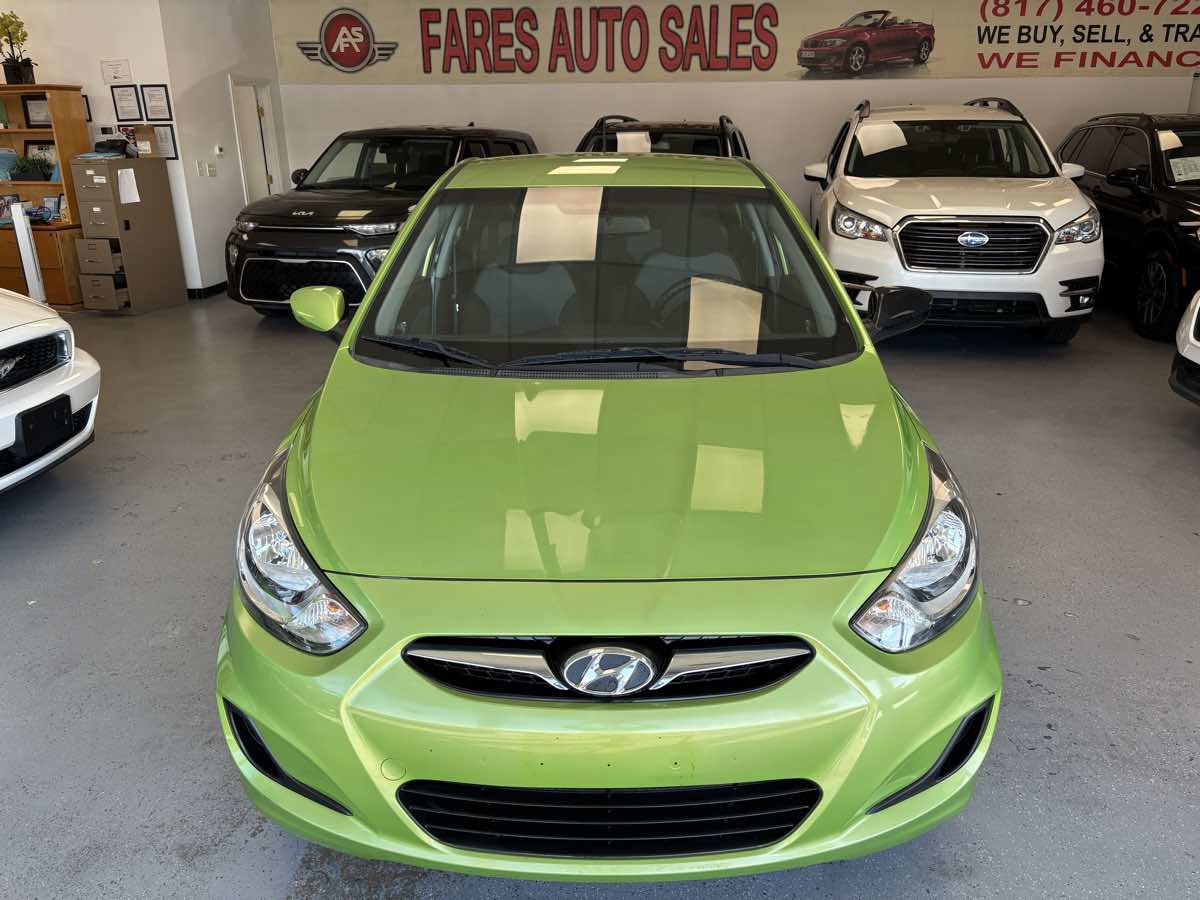 Used 2012 Hyundai Accent GS image 1