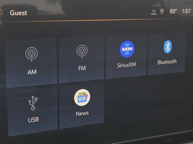 New 2026 Chevrolet Equinox LT w/ Safety and Technology Package FWD image 5