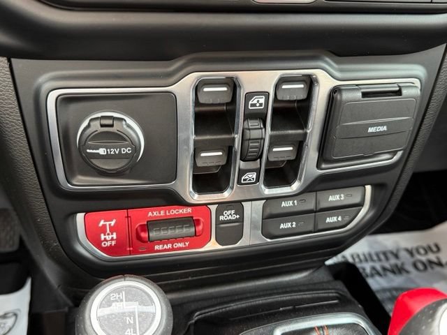 Used 2023 Jeep Gladiator Mojave w/ Cold Weather Group AWD/4WD image 23