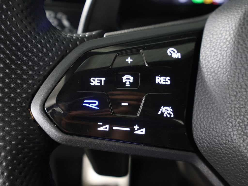 Used 2023 Volkswagen Golf R AWD/4WD image 46