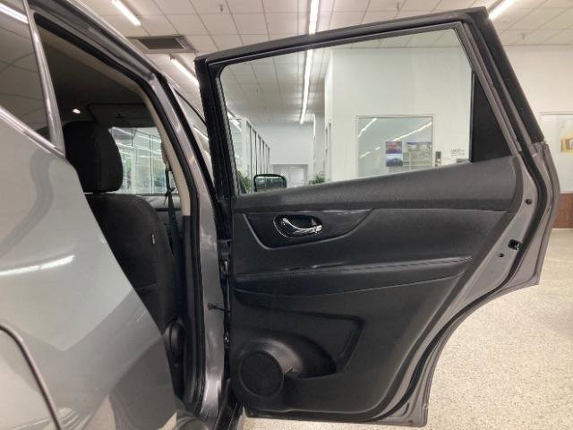 Used 2017 Nissan Rogue S image 30