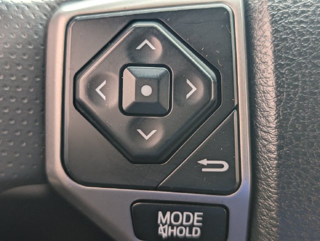 Used 2018 Toyota 4Runner SR5 AWD/4WD image 19