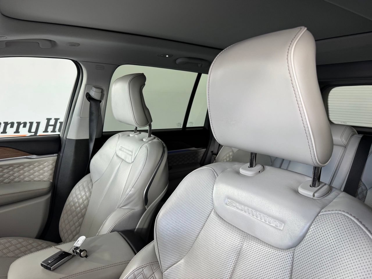 Used 2023 Jeep Grand Cherokee Summit AWD/4WD image 10